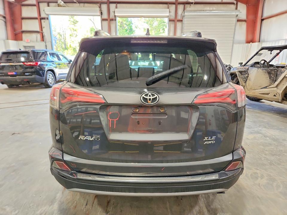 Photo 6 from auction – 2017 TOYOTA RAV4 with VIN JTMRFREV4HD218087
