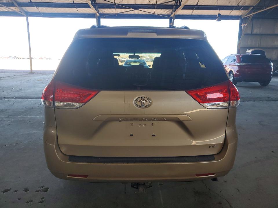 Foto 6 de la subasta – 2013 TOYOTA SIENNA con VIN 5TDKK3DC2DS300201
