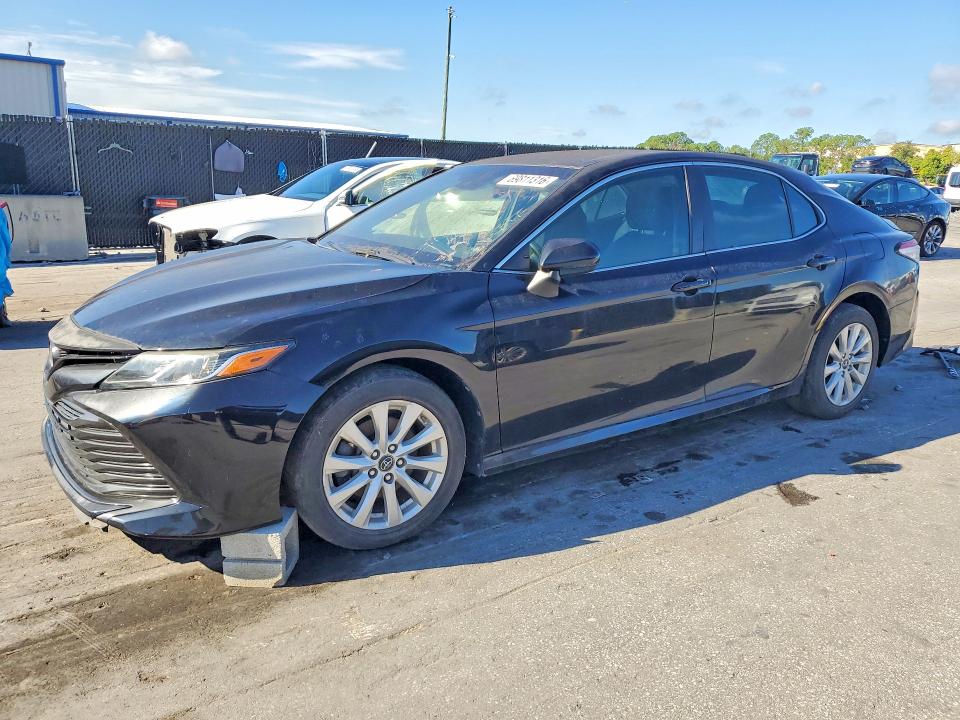Photo 1 from auction – 2018 TOYOTA CAMRY with VIN 4T1B11HK0JU068080