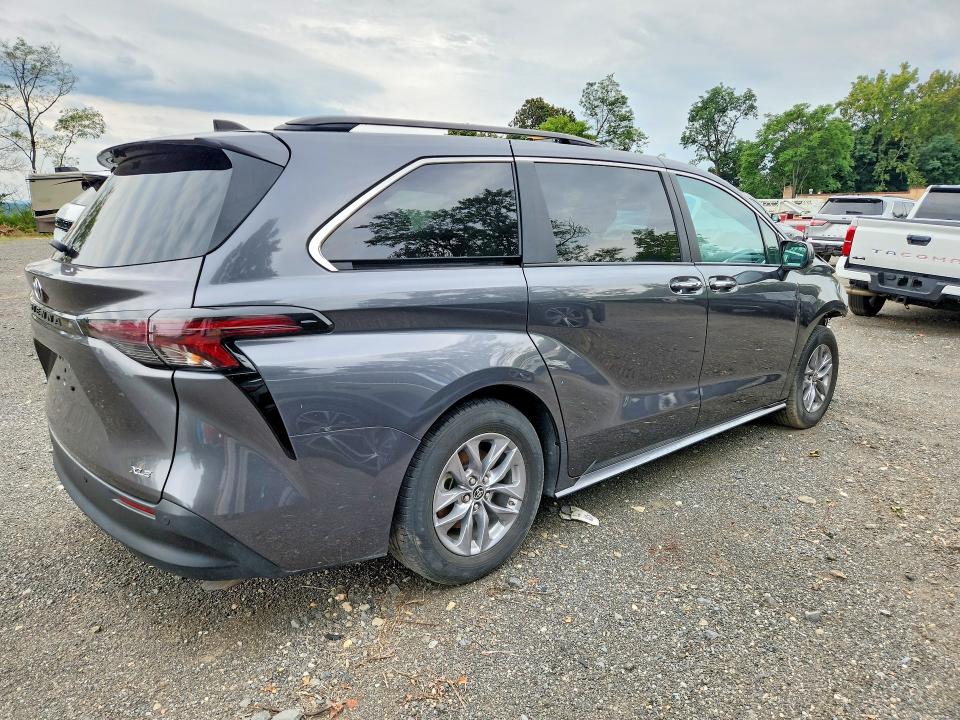 Photo 3 from auction – 2025 TOYOTA SIENNA with VIN 5TDYRKEC6SS242010