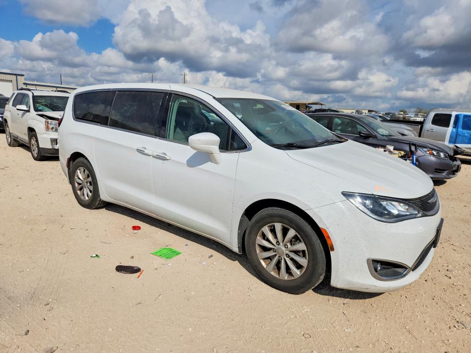 Photo 4 from auction – 2019 CHRYSLER PACIFICA with VIN 2C4RC1FGXKR526623