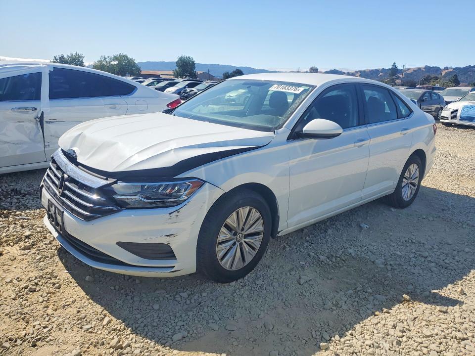 VOLKSWAGEN JETTA 2020 с VIN 3VWCB7BU3LM076813 - Снимка от търг