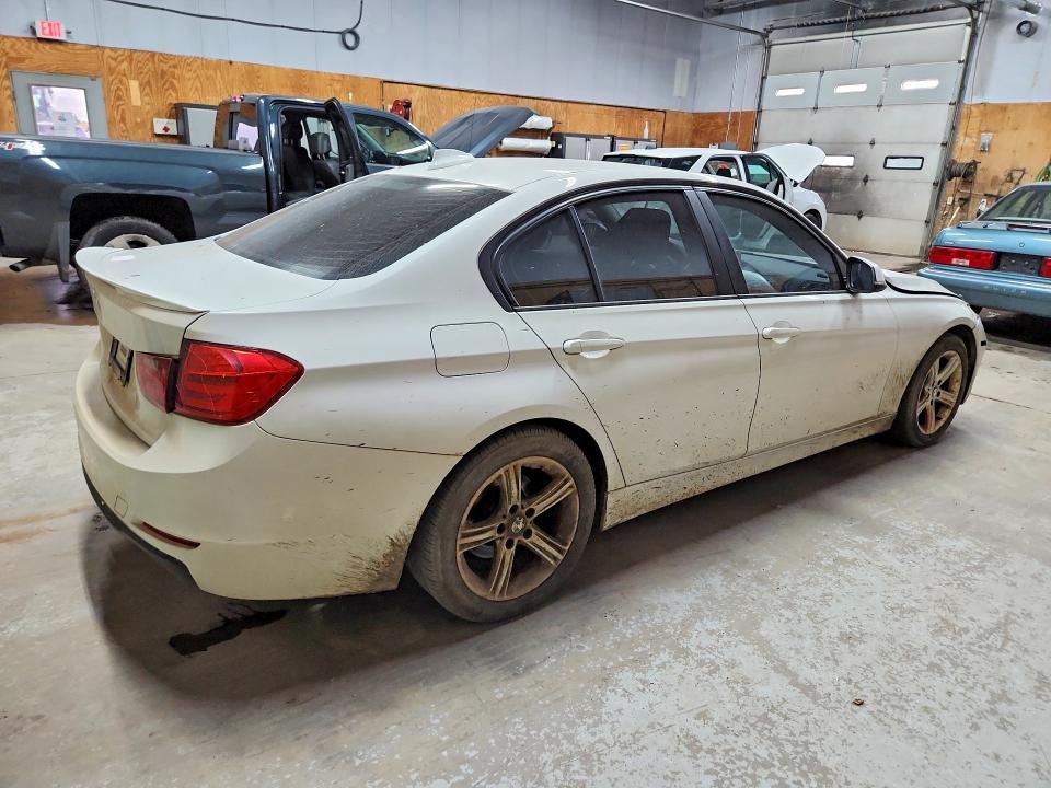 Photo 3 from auction – 2013 BMW 328 with VIN WBA3B3C50DF540707