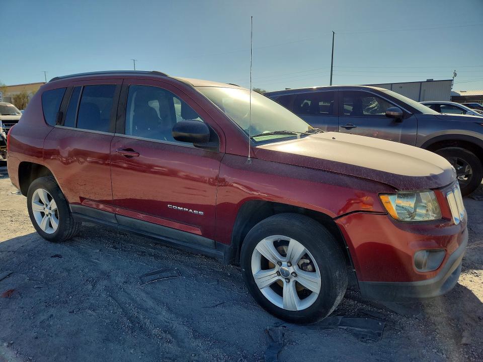 Zdjęcie 4 z aukcji – 2011 JEEP COMPASS z VIN 1J4NT1FA7B0159901