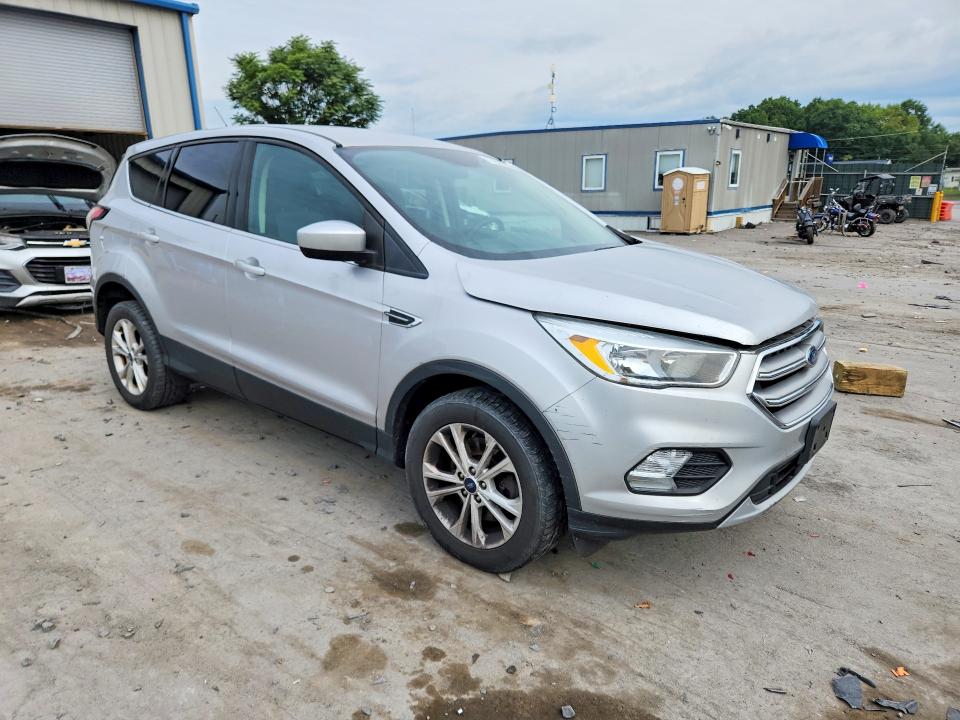 Photo 4 from auction – 2017 FORD ESCAPE with VIN 1FMCU9GD5HUC05909