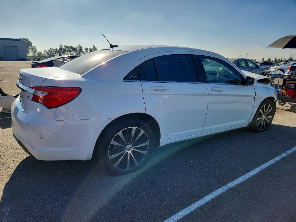 Photo 3 from auction – 2011 CHRYSLER 200 with VIN 1C3BC8FG7BN611205