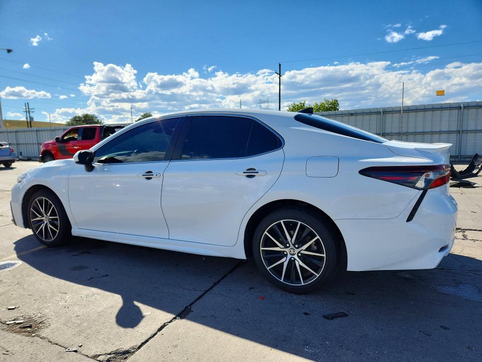 Photo 2 from auction – 2021 TOYOTA CAMRY with VIN 4T1G11AK2MU464712