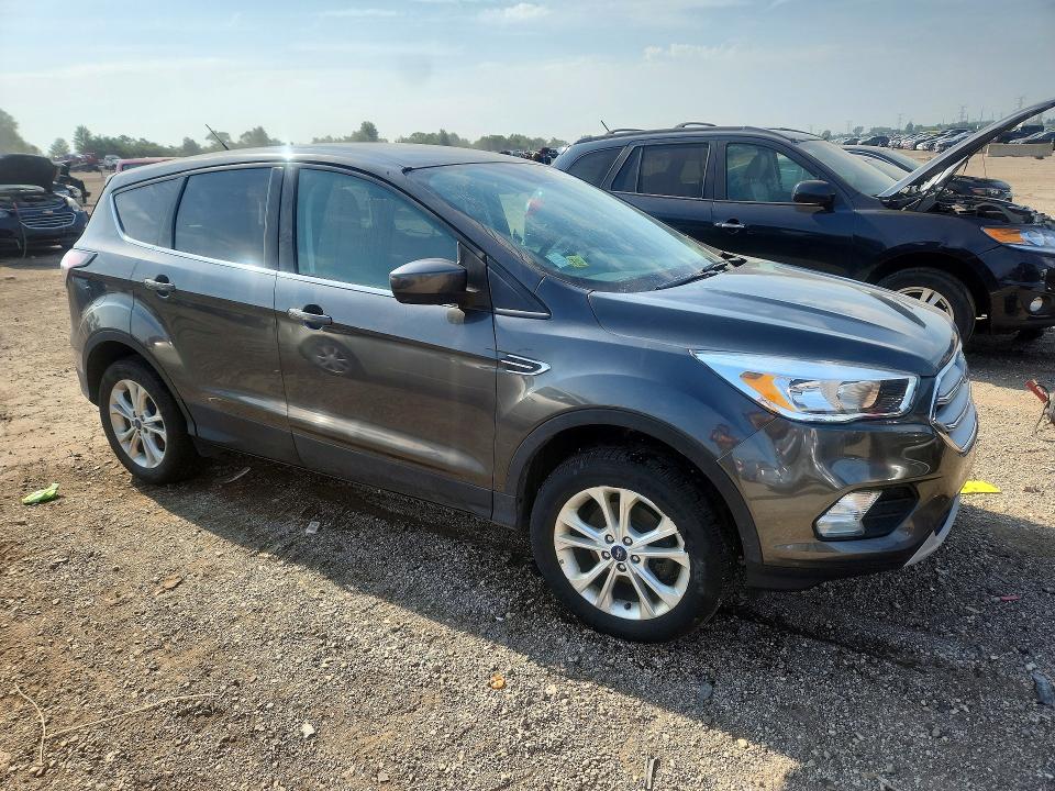 Photo 4 from auction – 2017 FORD ESCAPE with VIN 1FMCU0GD5HUE17236