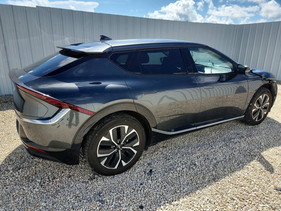 Zdjęcie 3 z aukcji – 2023 KIA EV6 z VIN KNDC34LA6P5610756