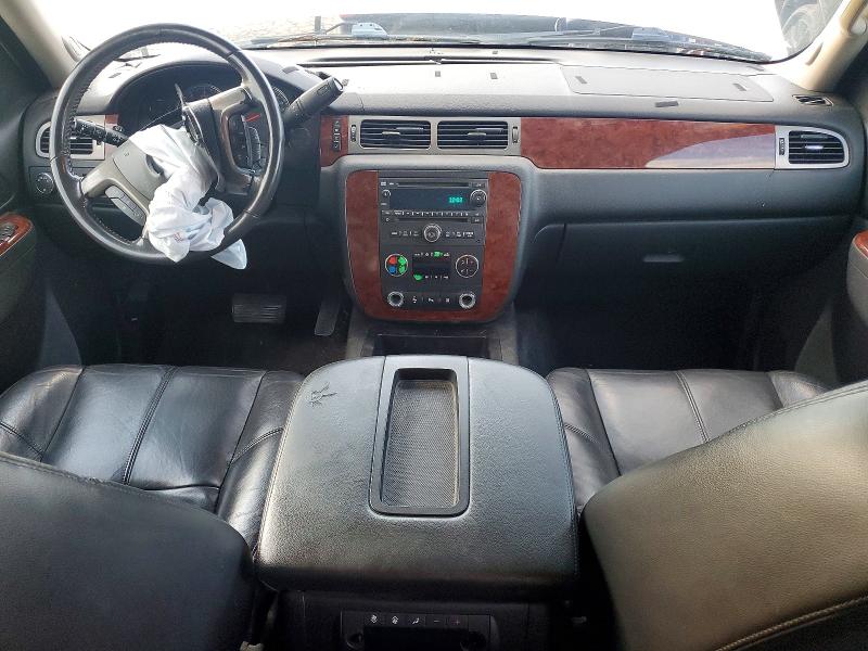 Photo 8 from auction – 2011 CHEVROLET TAHOE with VIN 1GNSCBE03BR275775