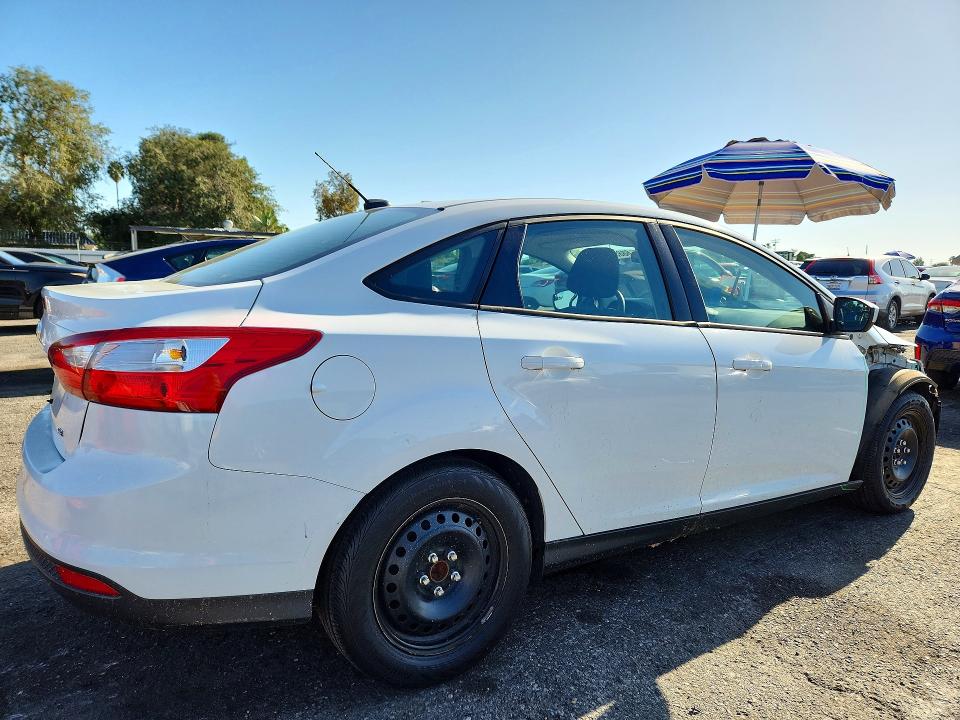 Photo 3 from auction – 2012 FORD FOCUS with VIN 1FAHP3F21CL244046