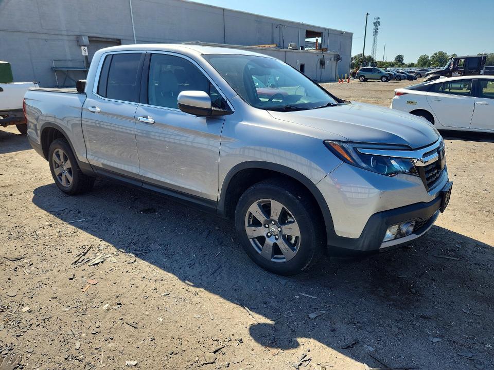 Снимка 4 от търг – 2020 HONDA RIDGELINE с VIN 5FPYK3F75LB012628