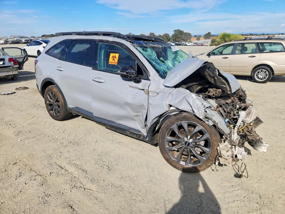 Foto 4 de la subasta – 2023 KIA SORENTO con VIN 5XYRHDLF6PG241931