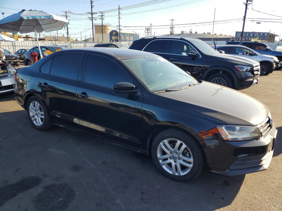 Photo 4 from auction – 2018 VOLKSWAGEN JETTA with VIN 3VW2B7AJ1JM249891