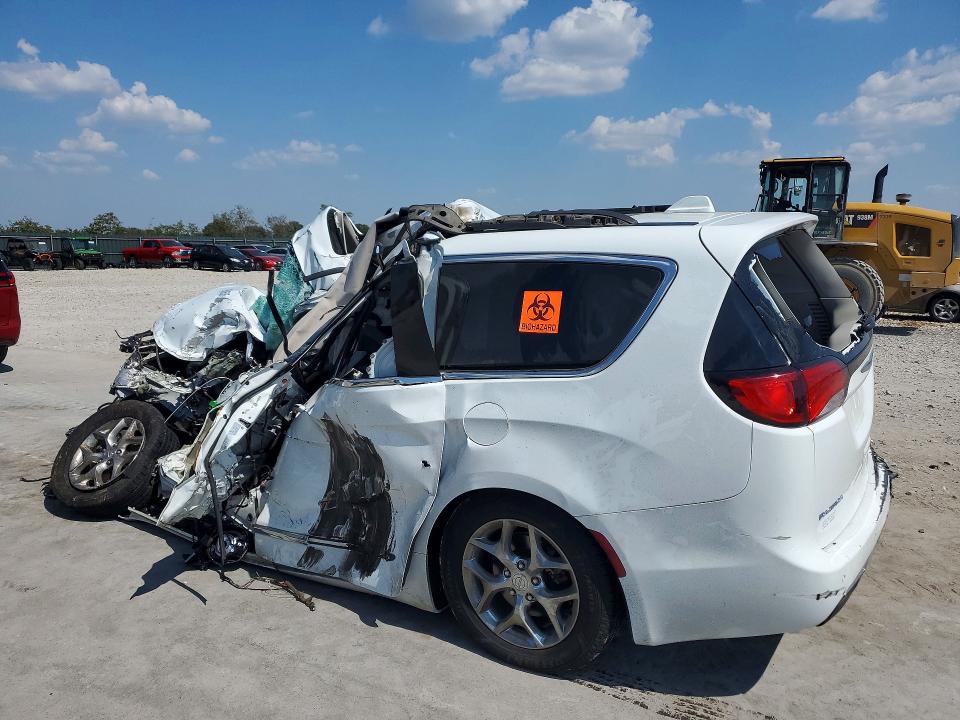 Photo 2 from auction – 2018 CHRYSLER PACIFICA with VIN 2C4RC1GGXJR272425