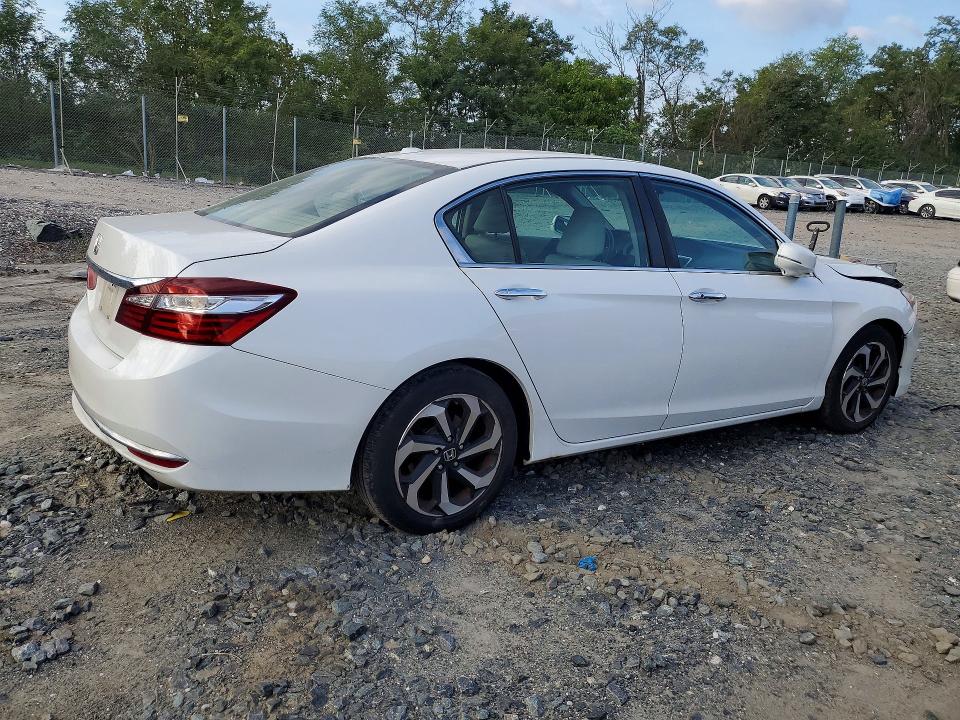 Photo 3 from auction – 2017 HONDA ACCORD with VIN 1HGCR2F81HA079102