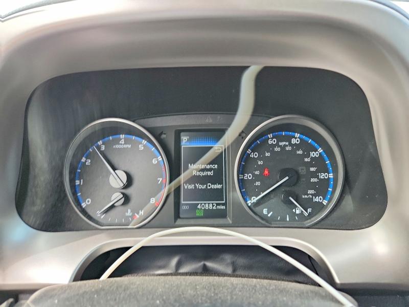Photo 9 from auction – 2018 TOYOTA RAV4 with VIN JTMRFREV6JJ720297
