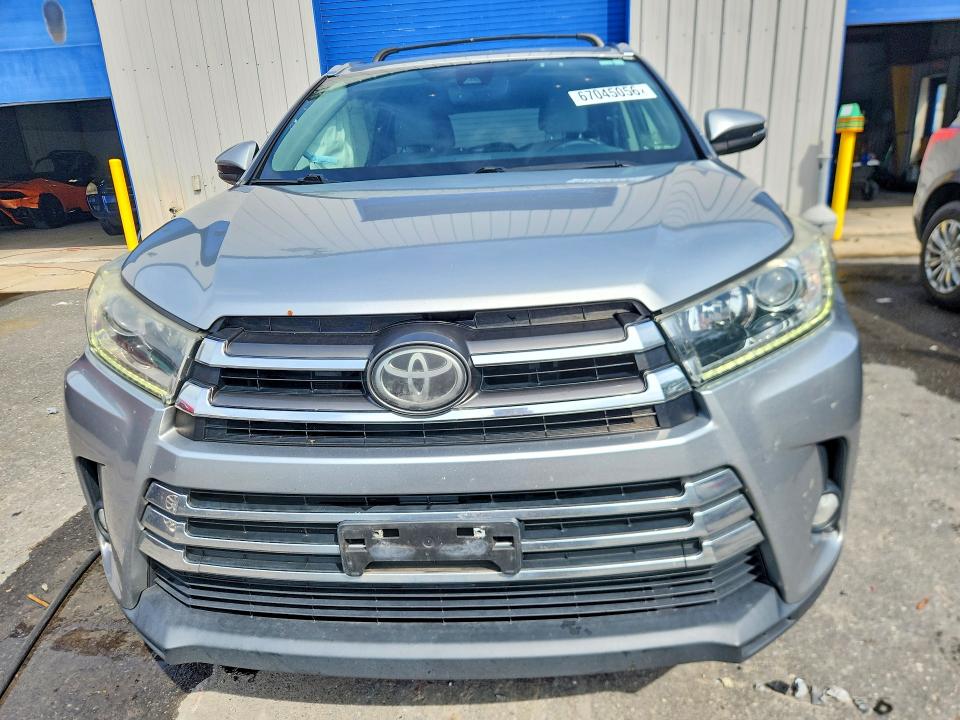 Photo 5 from auction – 2017 TOYOTA HIGHLANDER with VIN 5TDDZRFH6HS370791