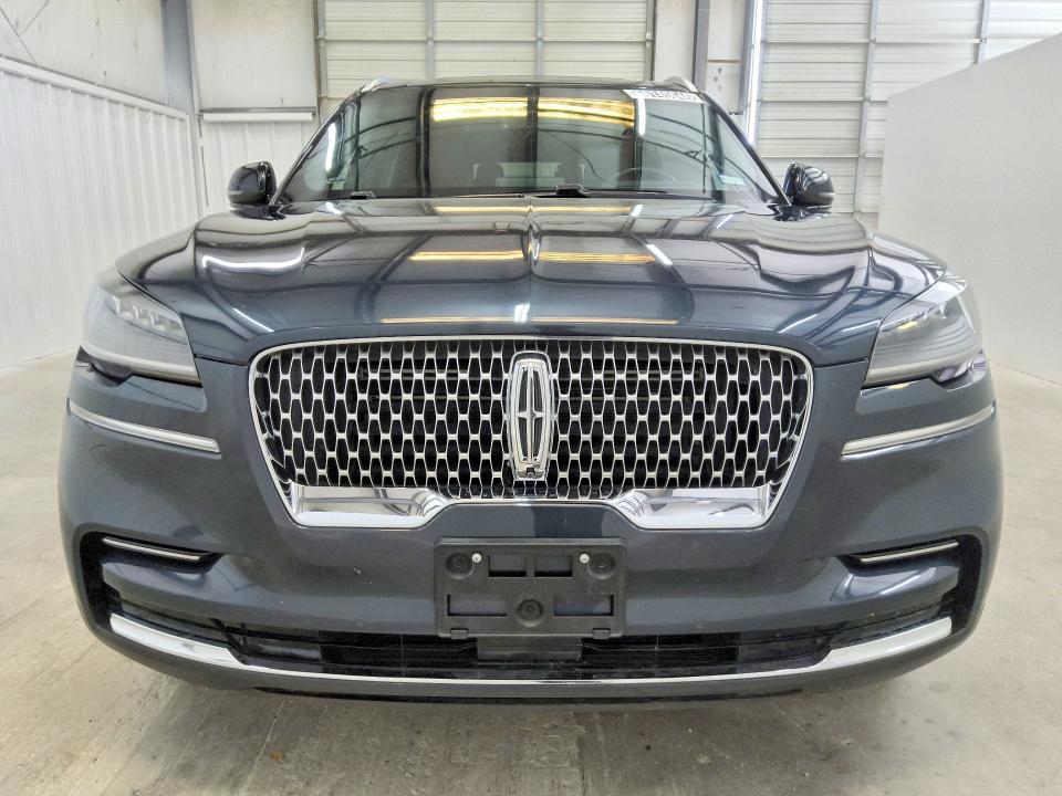 Photo 5 from auction – 2023 LINCOLN AVIATOR with VIN 5LM5J7WC1PGL04865