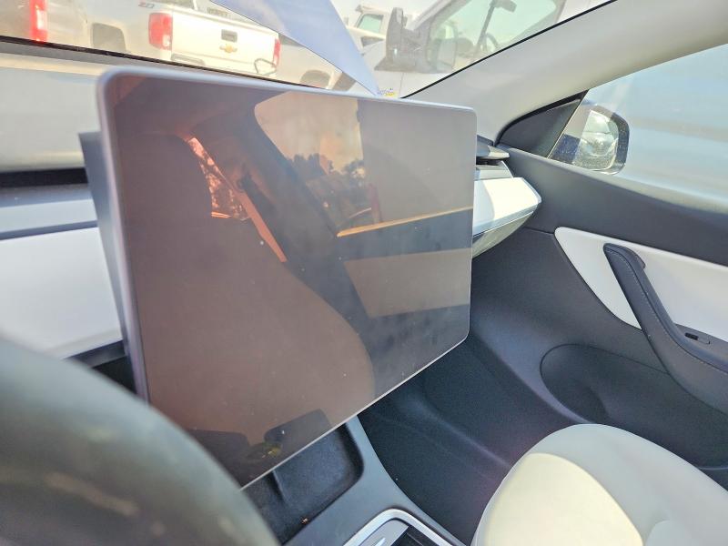 Снимка 9 от търг – 2022 TESLA MODEL Y с VIN 7SAYGDEF1NF381937