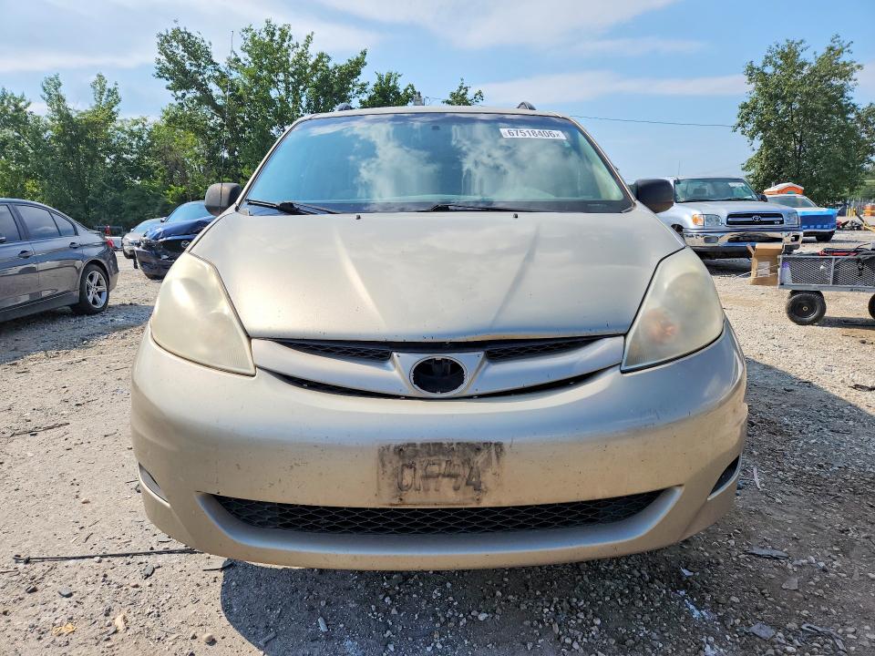 Photo 5 from auction – 2010 TOYOTA SIENNA with VIN 5TDJK4CC4AS033920