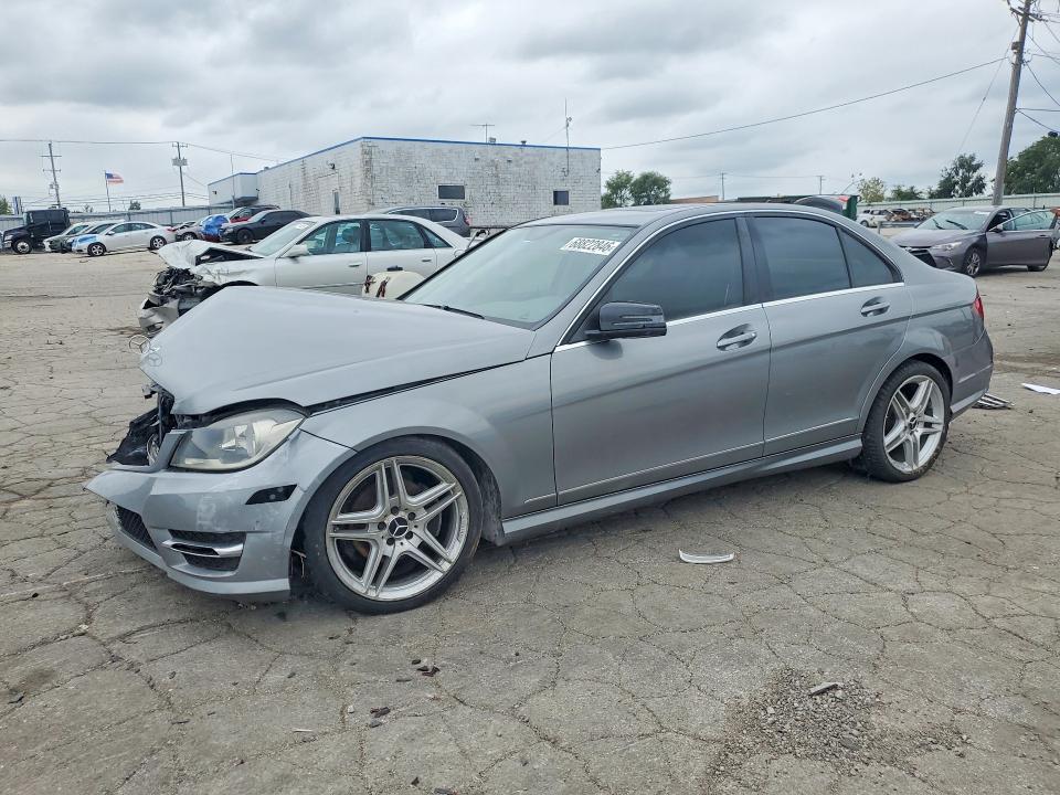 MERCEDES-BENZ C 2012 с VIN WDDGF8BB1CR228010 - Снимка от търг