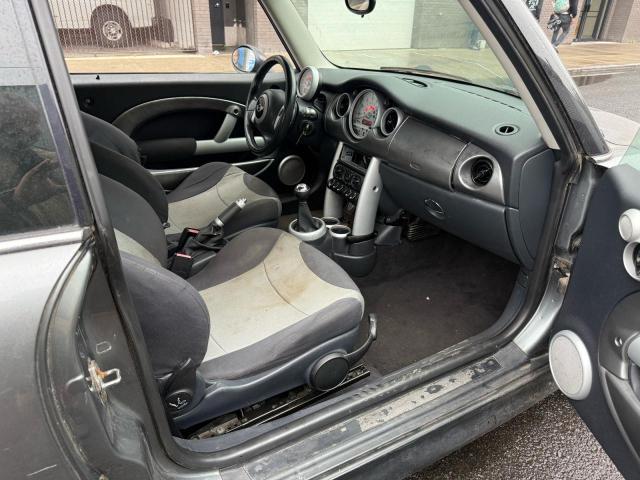 Foto 5 de la subasta – 2004 MINI COOPER con VIN WMWRE33424TD85350