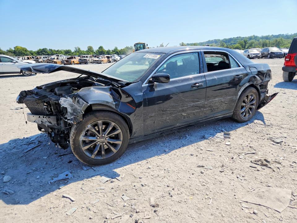 CHRYSLER 300 2015 with VIN 2C3CCARG8FH842376 - Photo from auction