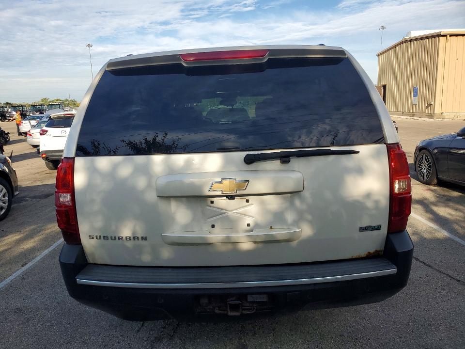 Photo 6 from auction – 2010 CHEVROLET SUBURBAN with VIN 1GNUKKE31AR170852