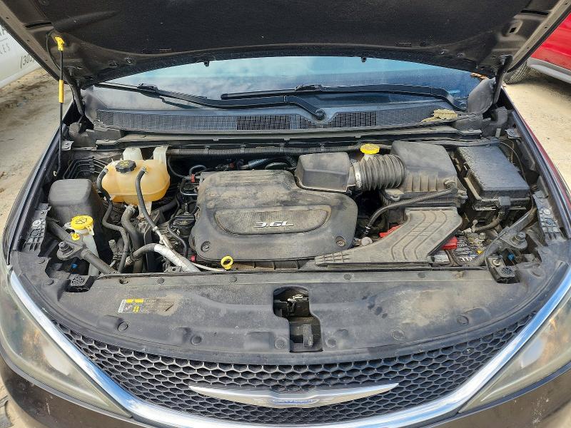 Photo 12 from auction – 2017 CHRYSLER PACIFICA with VIN 2C4RC1EG9HR743591
