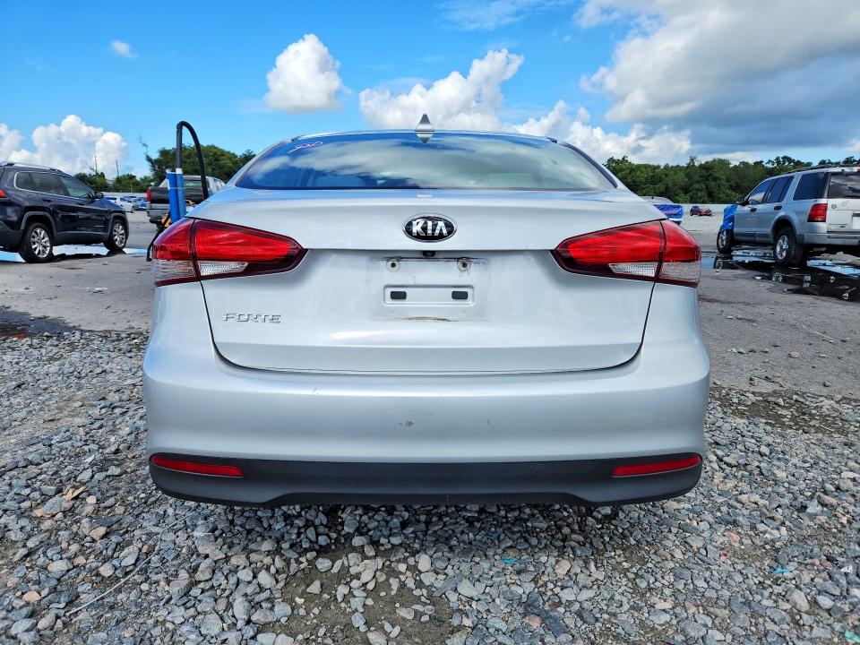 Photo 6 from auction – 2018 KIA FORTE with VIN 3KPFL4A71JE283778