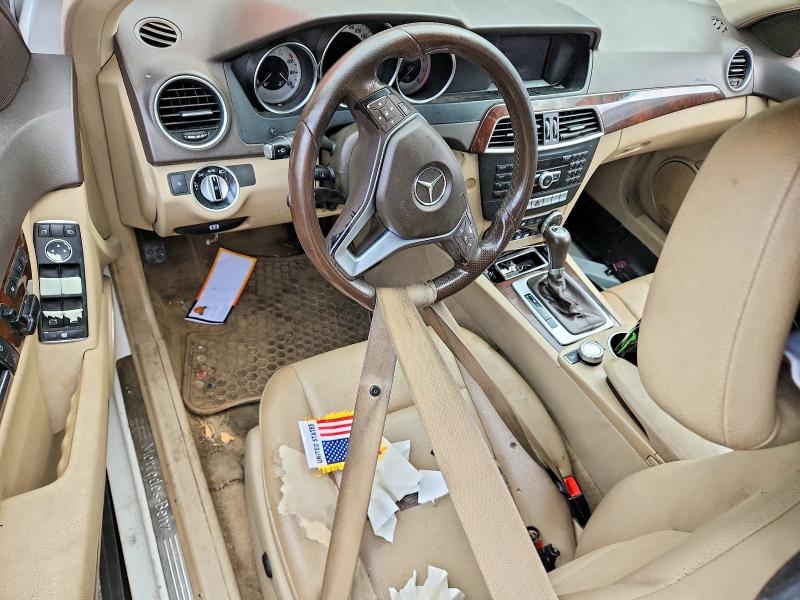 Photo 8 from auction – 2014 MERCEDES-BENZ C with VIN WDDGF8AB4EA947609