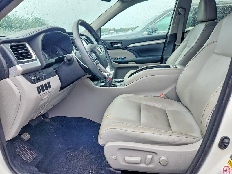 Photo 7 from auction – 2017 TOYOTA HIGHLANDER with VIN 5TDJZRFH9HS369752