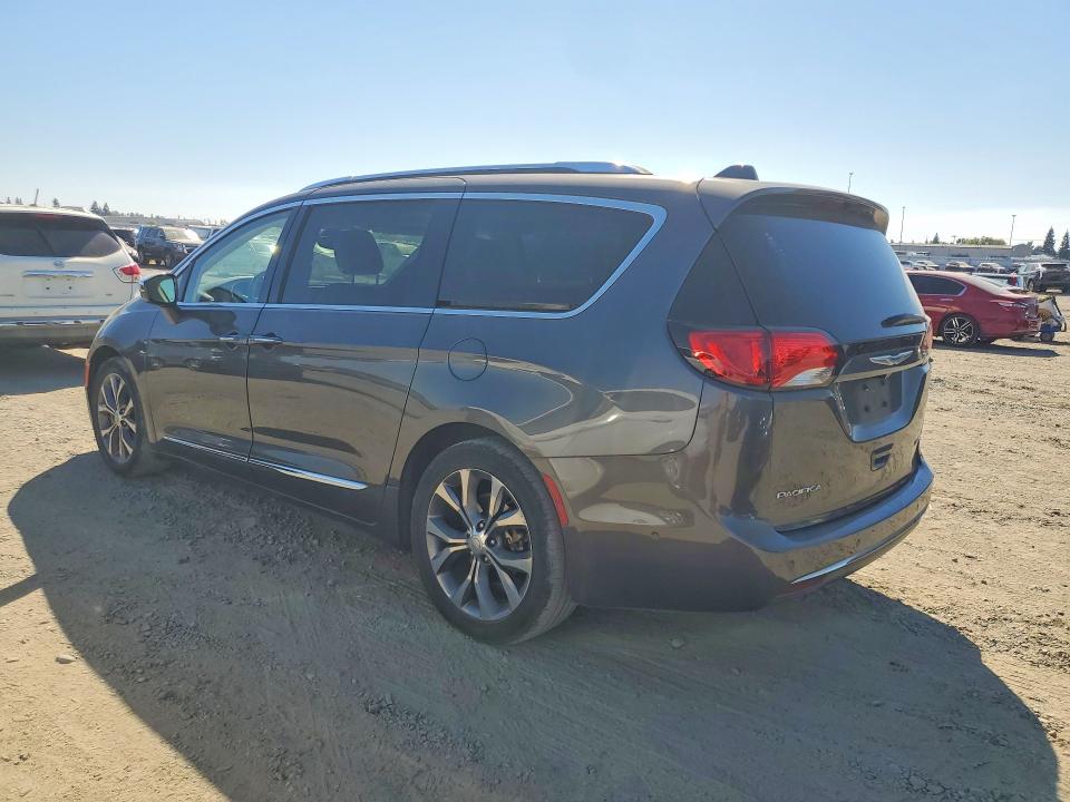 Photo 2 from auction – 2018 CHRYSLER PACIFICA with VIN 2C4RC1GG5JR259811
