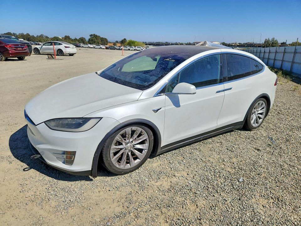 Снимка 1 от търг – 2017 TESLA MODEL X с VIN 5YJXCBE27HF059233