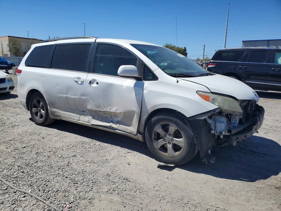 Photo 4 from auction – 2012 TOYOTA SIENNA with VIN 5TDKK3DCXCS229568