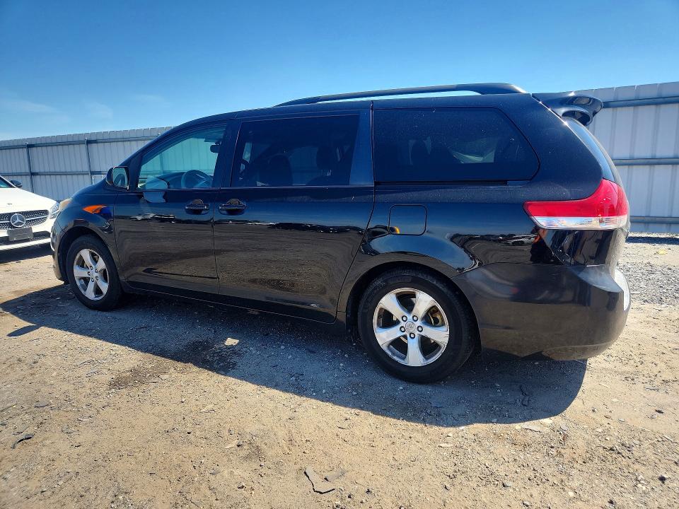 Photo 2 from auction – 2012 TOYOTA SIENNA with VIN 5TDKK3DC2CS255615