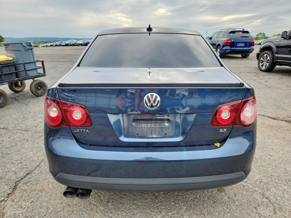 Photo 6 from auction – 2010 VOLKSWAGEN JETTA with VIN 3VWRZ7AJ2AM007833