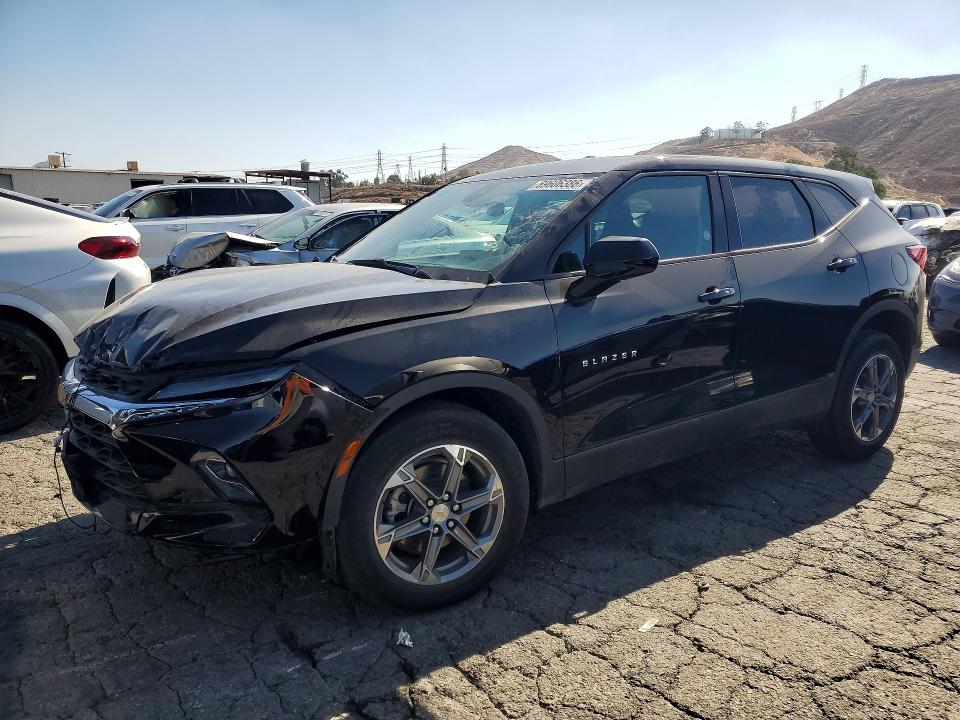 CHEVROLET BLAZER 2025 with VIN 3GNKBCR42SS221399 - Photo from auction