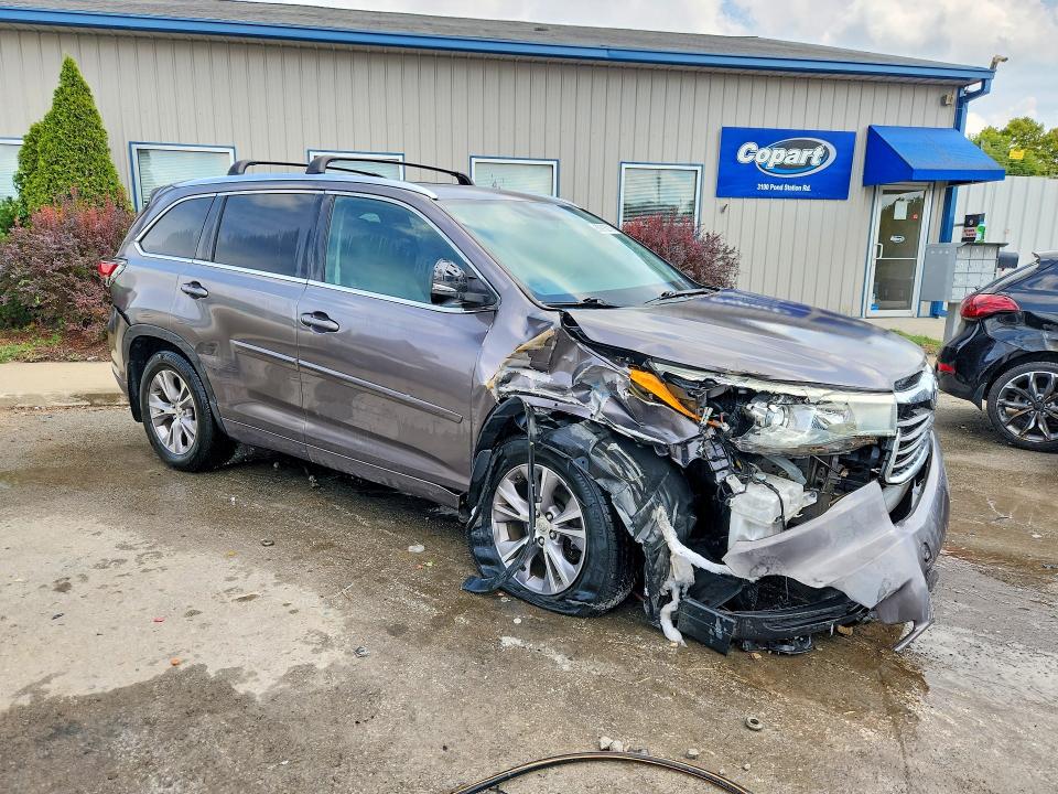 Photo 4 from auction – 2015 TOYOTA HIGHLANDER with VIN 5TDJKRFH1FS152360