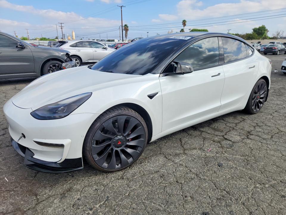 TESLA MODEL 3 2022 مع رقم تعريف المركبة 5YJ3E1EA2NF155177 - صورة من المزاد
