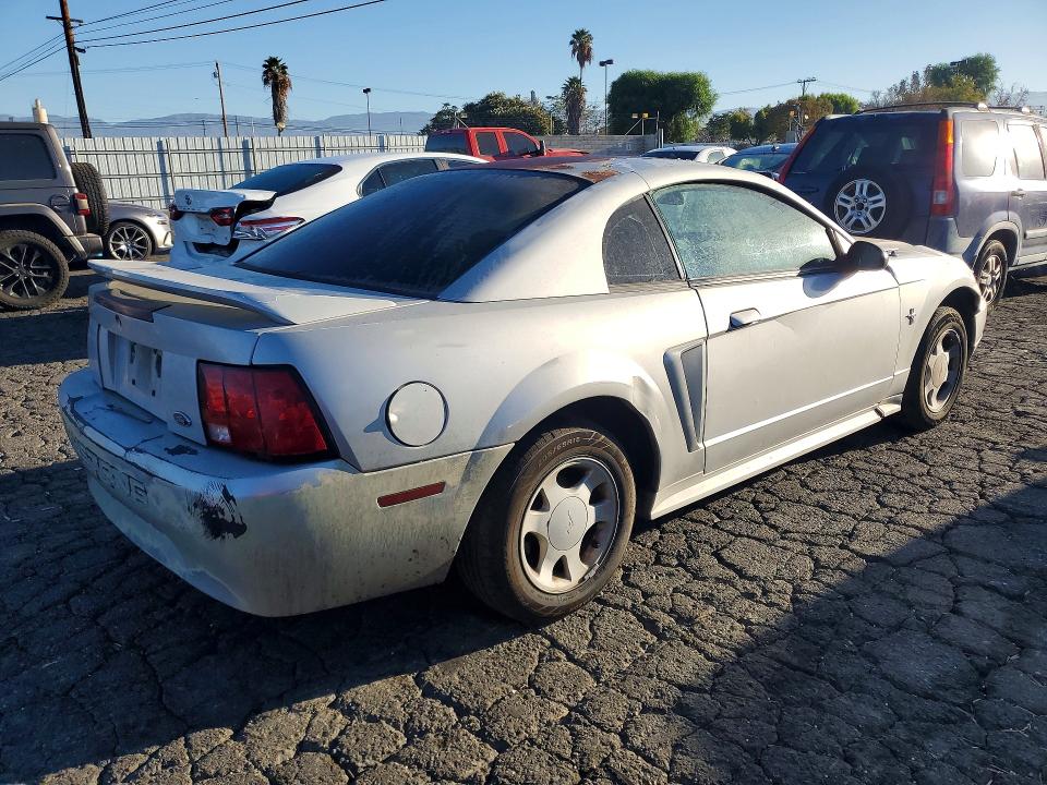 Photo 3 from auction – 2000 FORD MUSTANG with VIN 1FAFP4043YF315308