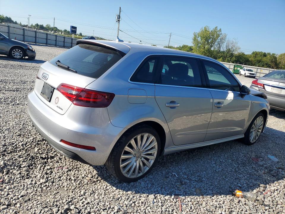 صورة رقم 3 من المزاد - 2016 AUDI A3 مع VIN WAUTPBFF1GA126336