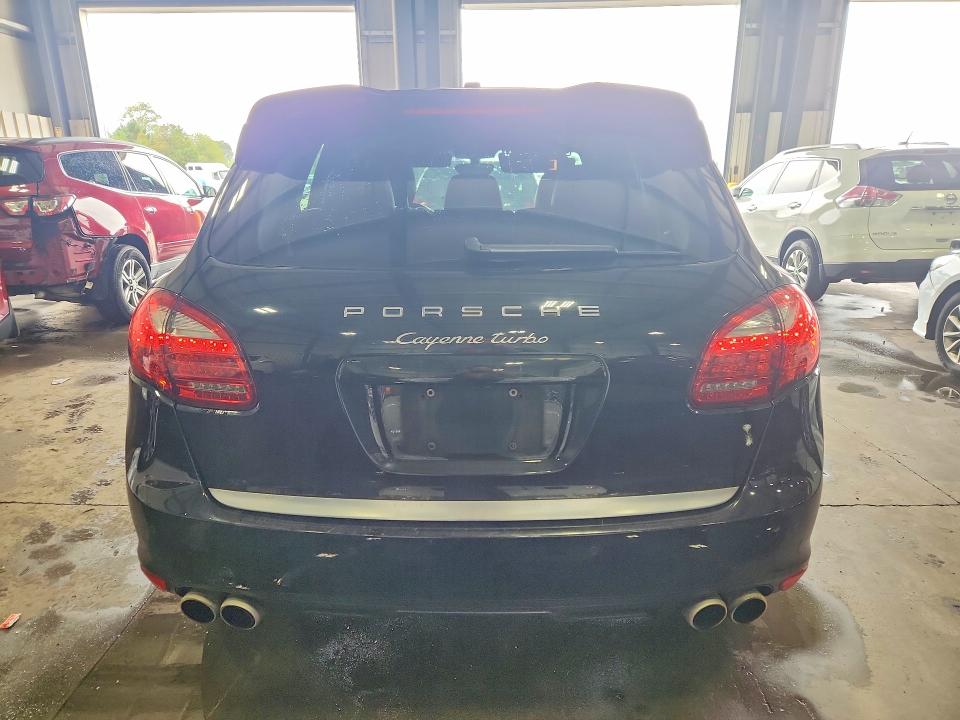 Photo 6 from auction – 2014 PORSCHE CAYENNE with VIN WP1AC2A20ELA80007