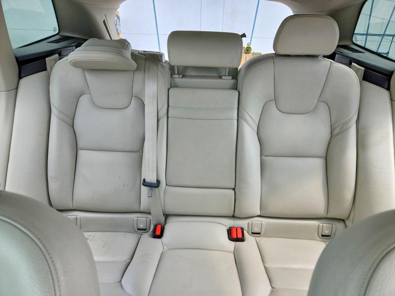 Photo 10 from auction – 2021 VOLVO XC60 with VIN YV4102RK2M1738092