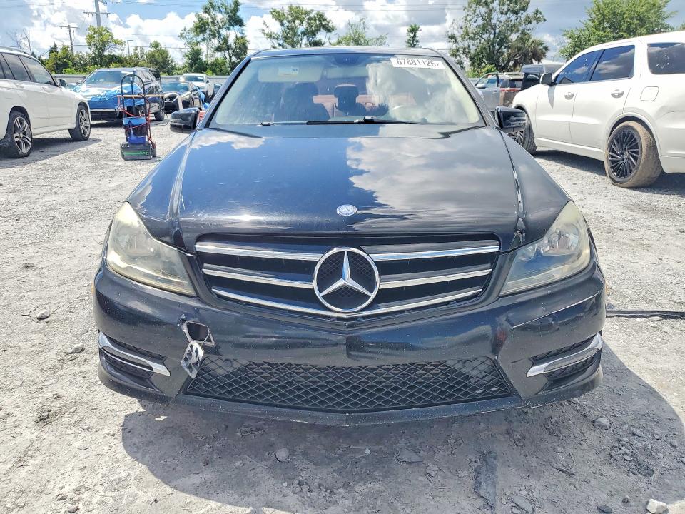 Photo 5 from auction – 2014 MERCEDES-BENZ C with VIN WDDGF4HB3EA945915