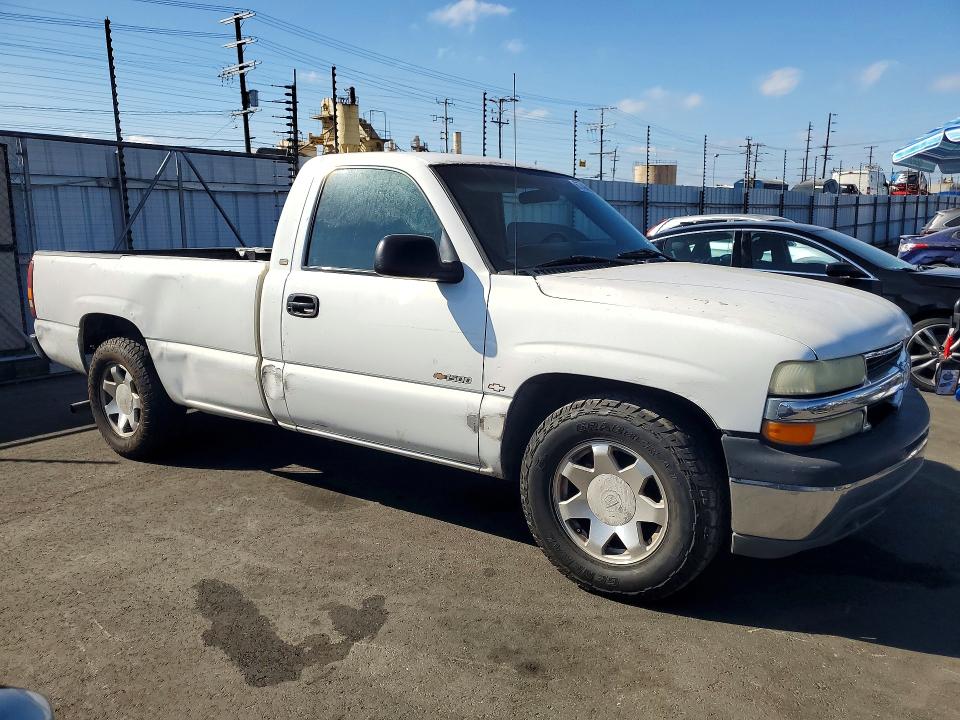 Photo 4 from auction – 2001 CHEVROLET SILVERADO with VIN 1GCEC14W71Z195724