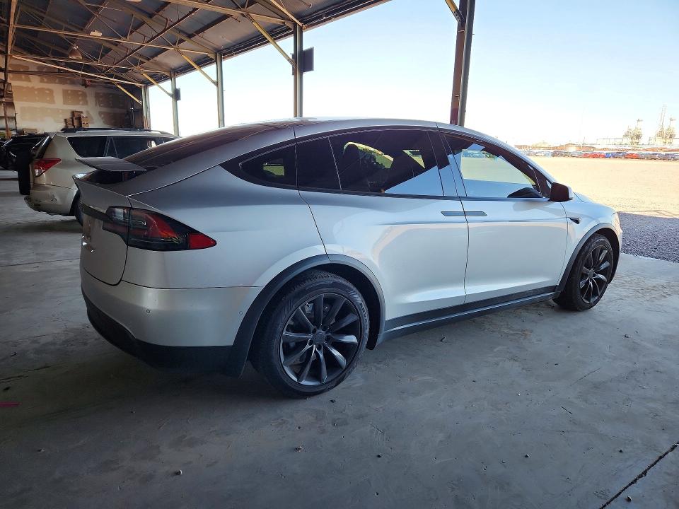 Фото 3 с аукциона – 2017 TESLA MODEL X с VIN 5YJXCBE21HF035655
