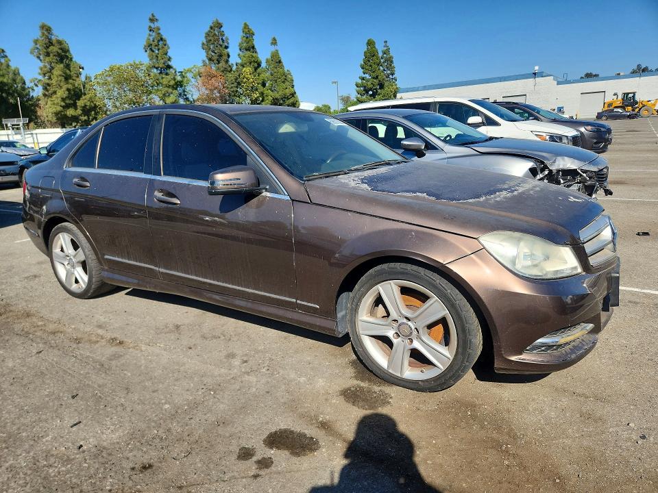 Photo 4 from auction – 2013 MERCEDES-BENZ C with VIN WDDGF4HB5DA789732