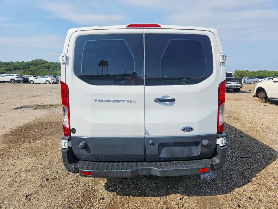 Photo 6 from auction – 2018 FORD TRANSIT with VIN 1FTYR2ZMXJKA01933